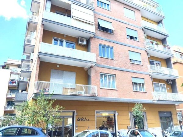 negozio in vendita a Roma in zona Gianicolense