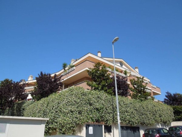 locale commerciale in vendita a Roma in zona Trigoria