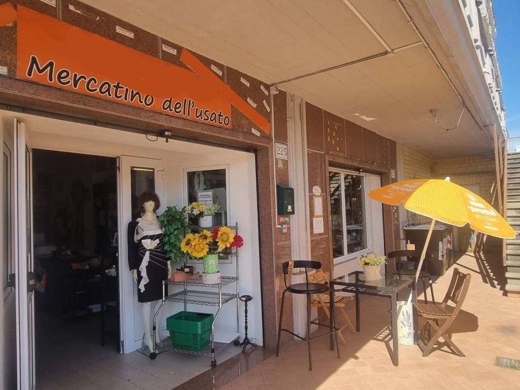 negozio in vendita a Roma in zona Olgiata