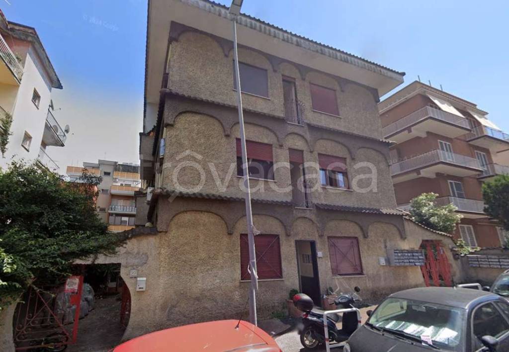 appartamento in vendita a Roma in zona Tomba di Nerone