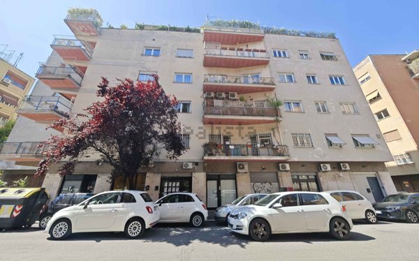 locale commerciale in vendita a Roma in zona Appio Latino