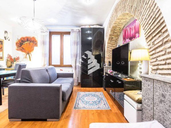 appartamento in vendita a Roma in zona Appio Latino