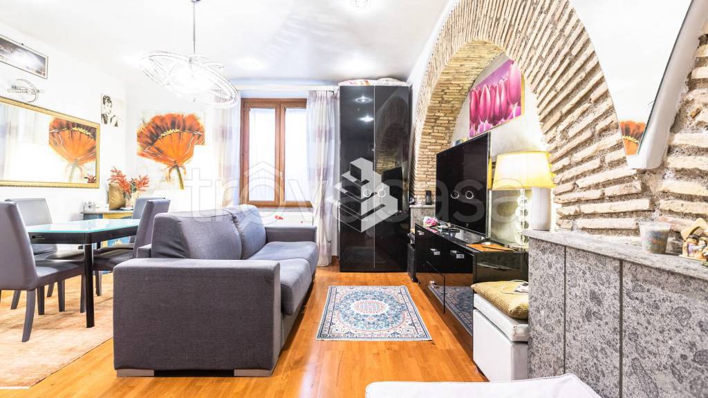 appartamento in vendita a Roma in zona Tuscolano