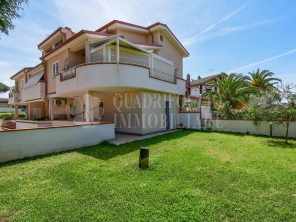 casa indipendente in vendita a Roma in zona Casal Morena