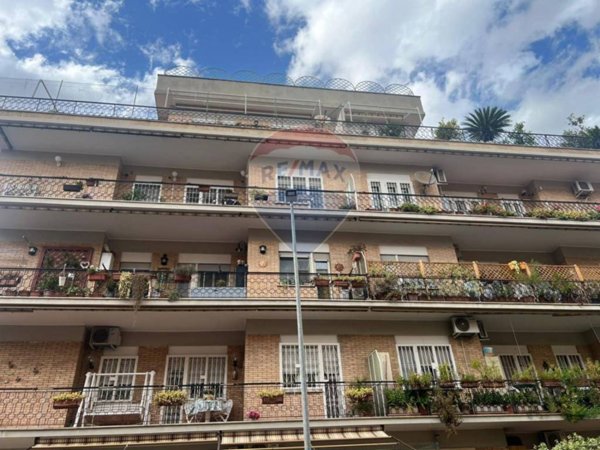 appartamento in vendita a Roma in zona Corviale