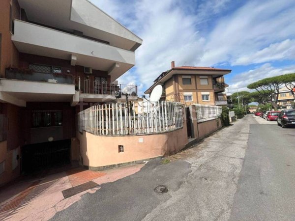 trivano in vendita a Roma in zona Appio Claudio