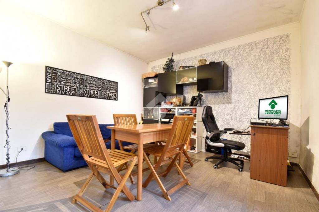 appartamento in vendita a Roma in zona Appio Pignatelli