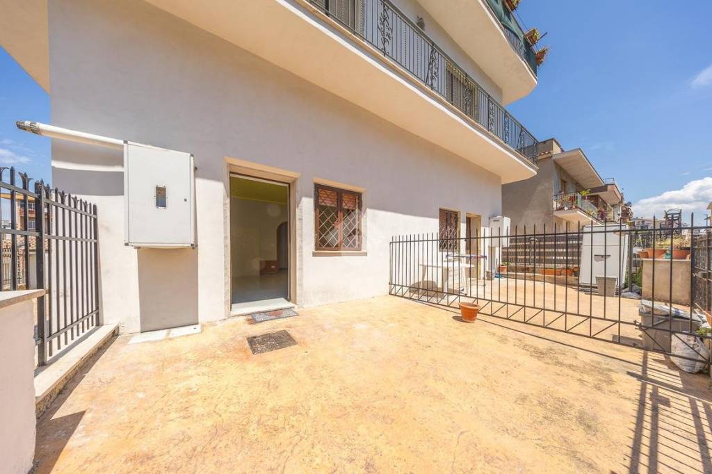 appartamento in vendita a Roma in zona Finocchio