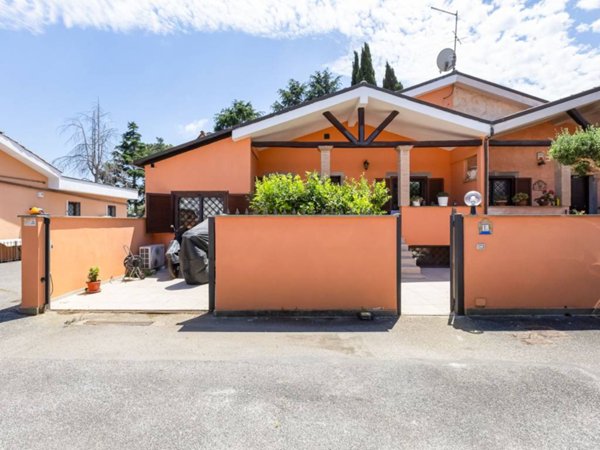 casa indipendente in vendita a Roma in zona Infernetto