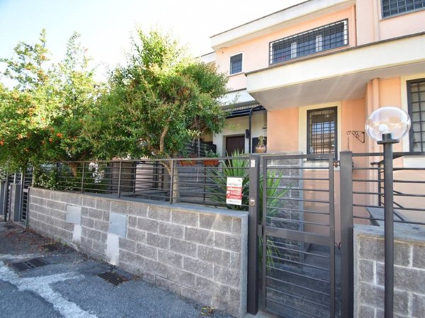 casa indipendente in vendita a Roma in zona Massimina/Casal Lumbroso