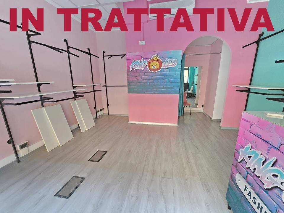 negozio in vendita a Roma in zona Cinecittà