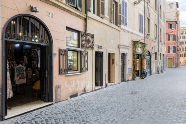quadrivano in vendita a Roma in zona Rione di Ponte