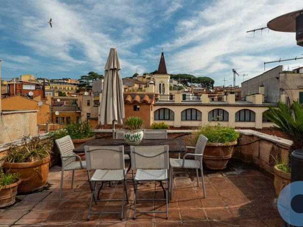 appartamento in vendita a Roma in zona Trevi-Colonna