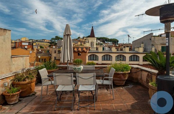 appartamento in vendita a Roma in zona Trevi-Colonna