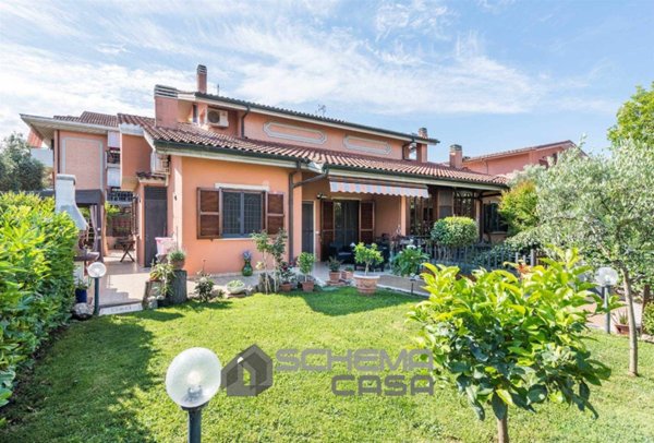 quadrivano in vendita a Roma in zona Casal Morena
