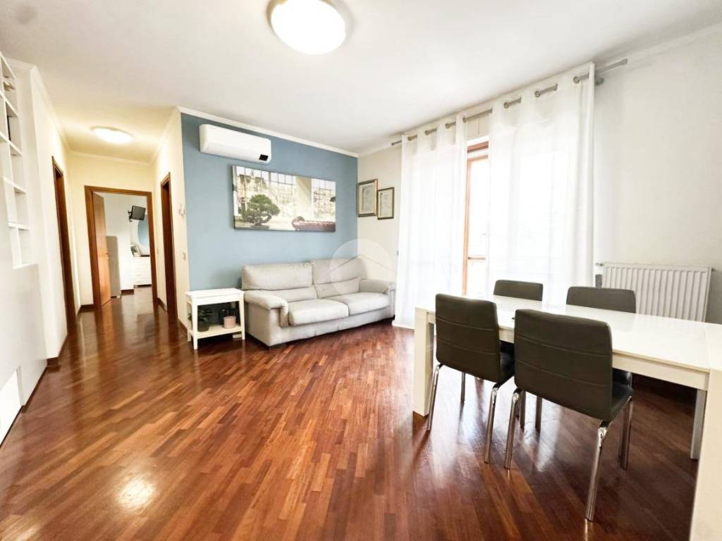 appartamento in vendita a Roma in zona Torre Angela