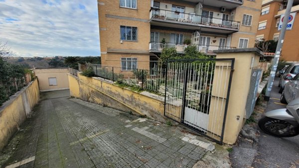 locale di sgombero in vendita a Roma in zona Torrevecchia