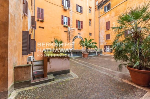 negozio in vendita a Roma in zona Parione/Sant'Eustachio