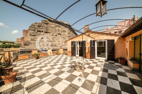 casa indipendente in vendita a Roma in zona Rione Monti/Campitelli