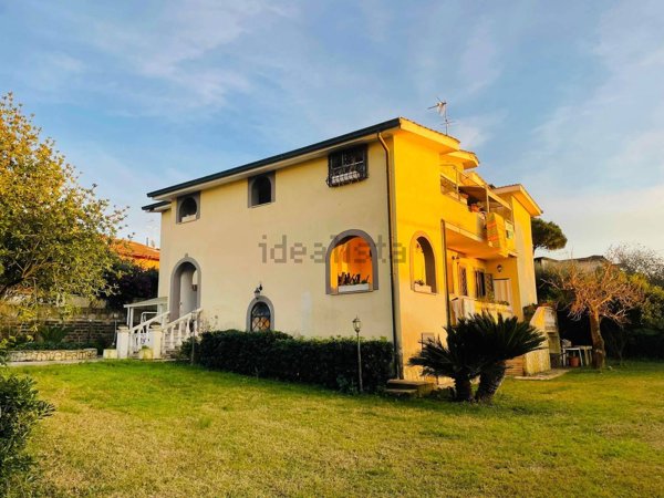 casa indipendente in vendita a Roma in zona Spregamore