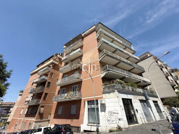 appartamento in vendita a Roma in zona Gianicolense