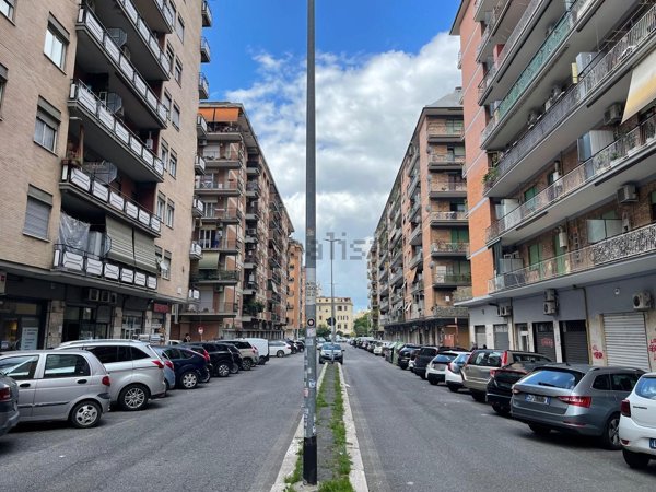 appartamento in vendita a Roma in zona Tuscolano