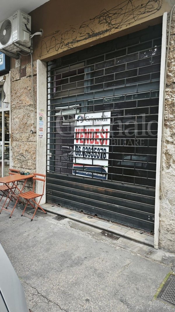 locale commerciale in vendita a Roma in zona Portuense