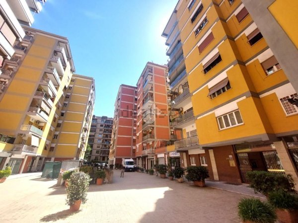 locale commerciale in vendita a Roma