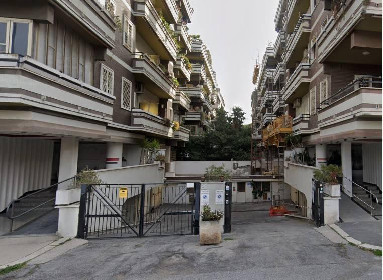 negozio in vendita a Roma in zona Ostia