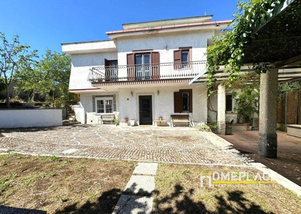 casa indipendente in vendita a Roma in zona Finocchio
