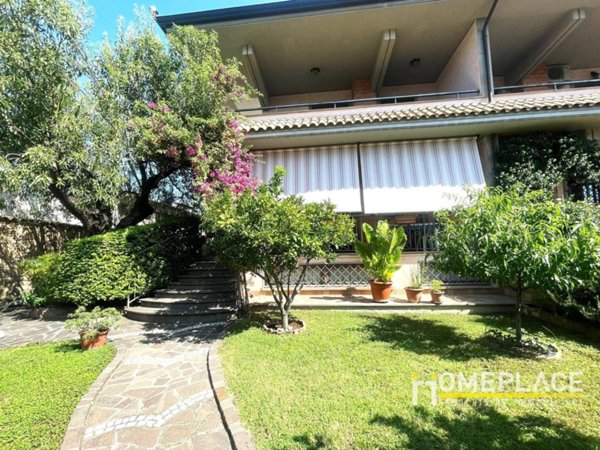 casa indipendente in vendita a Roma in zona Borghesiana