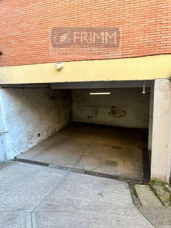 negozio in vendita a Roma in zona Tuscolano