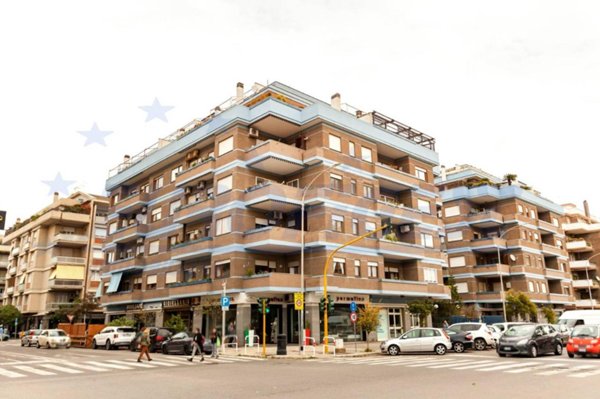negozio in vendita a Roma in zona Ostia