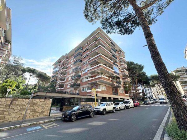 appartamento in vendita a Roma in zona EUR