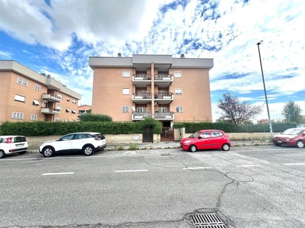 appartamento in vendita a Roma in zona Castelverde