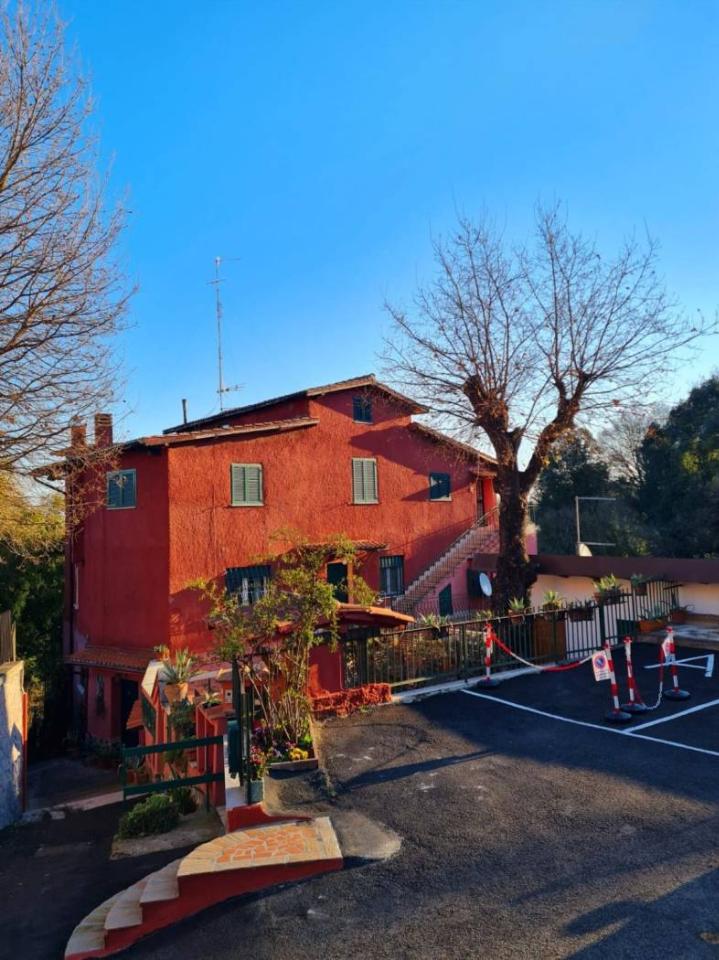 appartamento in vendita a Roma in zona Torrione Cerquetta