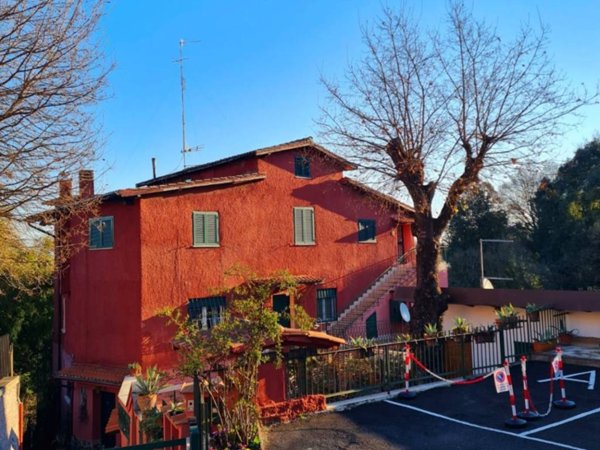 appartamento in vendita a Roma in zona Torrione Cerquetta