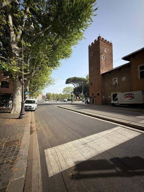 negozio in vendita a Roma in zona Trastevere