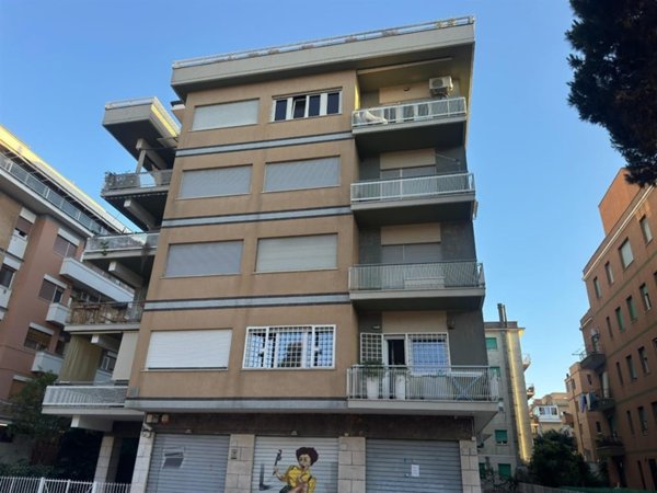 appartamento in vendita a Roma in zona Ostia