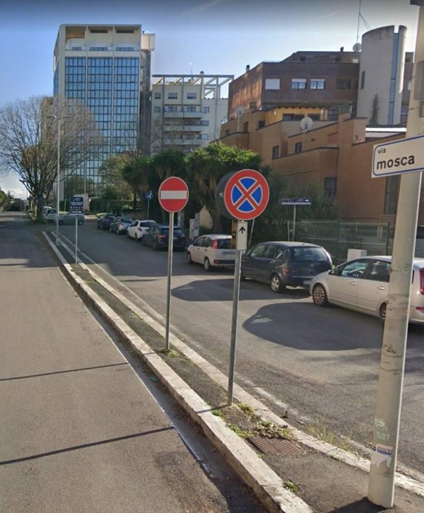 negozio in vendita a Roma in zona Ardeatino