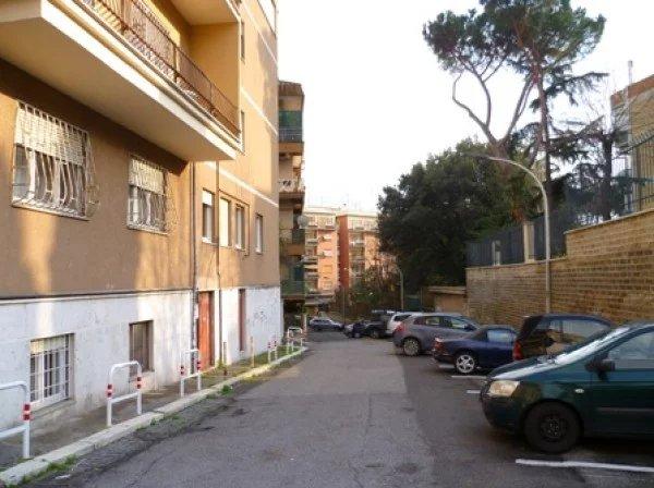 appartamento in vendita a Roma in zona Ardeatino