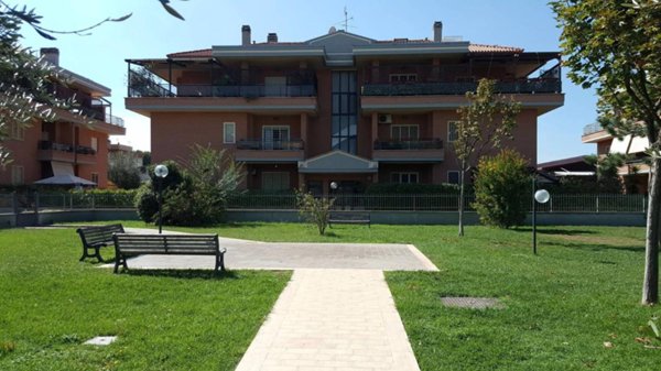 appartamento in vendita a Roma in zona Osteria del Curato