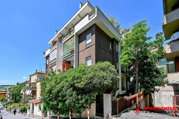appartamento in vendita a Roma in zona Tomba di Nerone