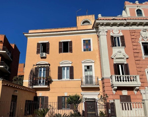 appartamento in vendita a Roma in zona Appio Latino