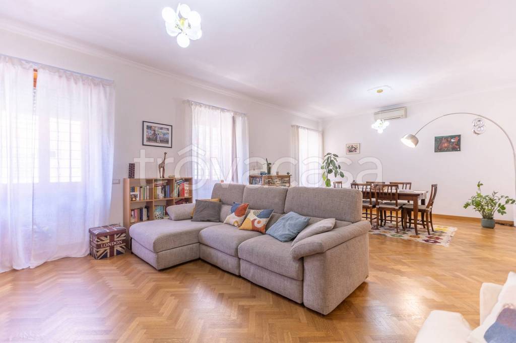appartamento in vendita a Roma in zona Appio Latino