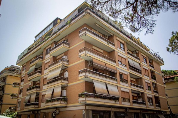 appartamento in vendita a Roma in zona Ostia