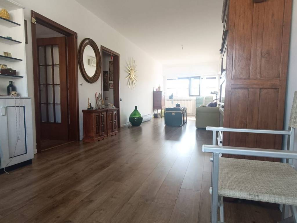 appartamento in vendita a Roma in zona EUR