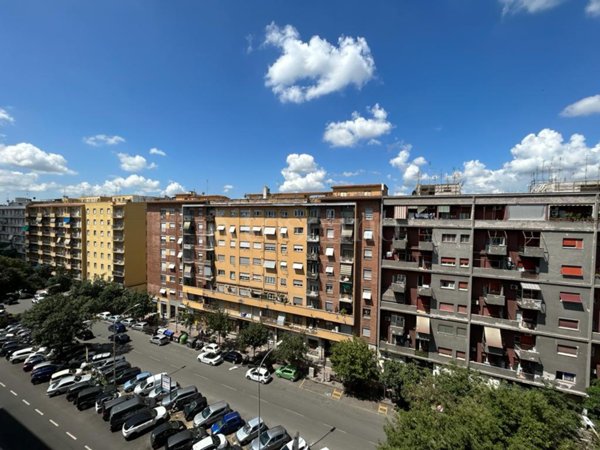 appartamento in vendita a Roma in zona Ostiense