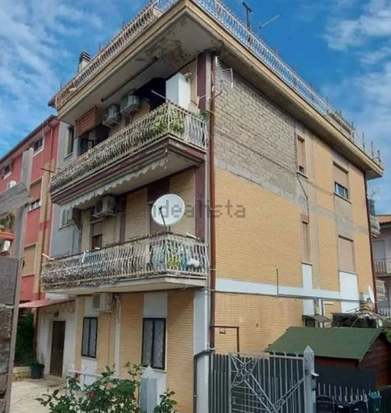 appartamento in vendita a Roma in zona Lunghezza