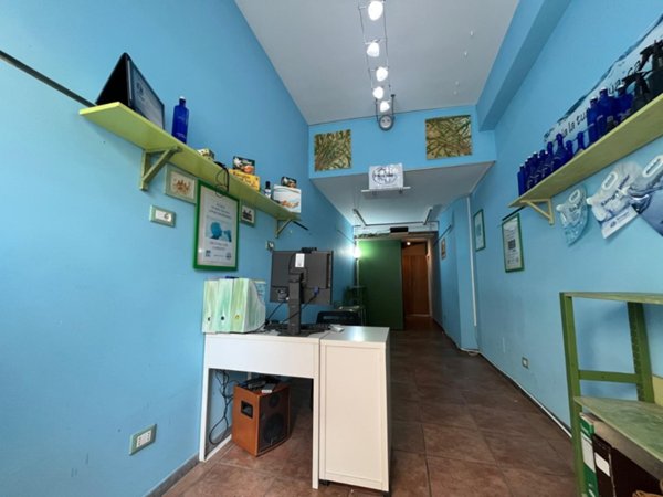 negozio in vendita a Roma in zona Monte Sacro/Talenti